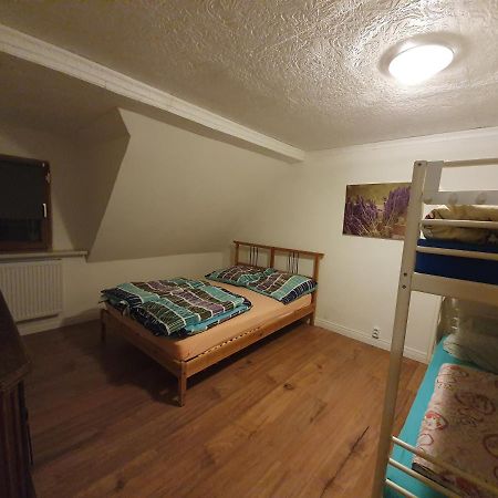 Dachgeschosswohnung In Neumuenster 2 Zimmer Extérieur photo