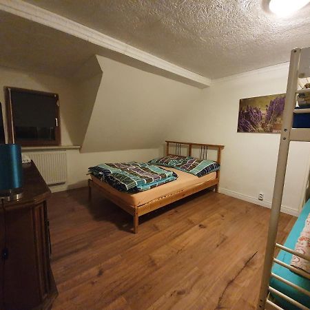 Dachgeschosswohnung In Neumuenster 2 Zimmer Extérieur photo