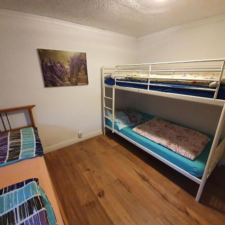 Dachgeschosswohnung In Neumuenster 2 Zimmer Extérieur photo